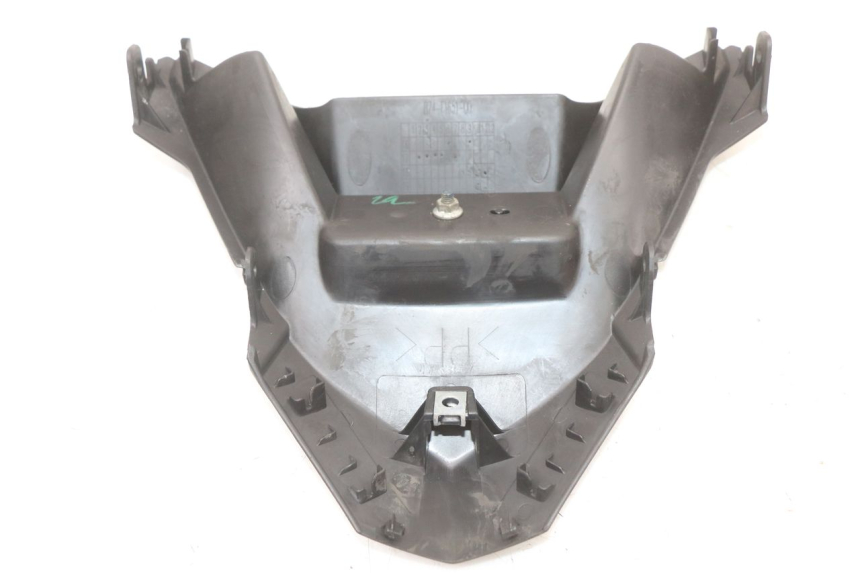 photo de JUNÇÃO DO CARENAGEM TRASEIRO INFERIOR YAMAHA XMAX X-MAX ABS 125 (2017 - 2020) - Ampliação técnica