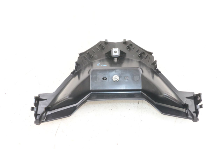 photo de JUNÇÃO DO CARENAGEM TRASEIRO INFERIOR YAMAHA XMAX X-MAX ABS 125 (2017 - 2020) - Zoom do estado de desgaste
