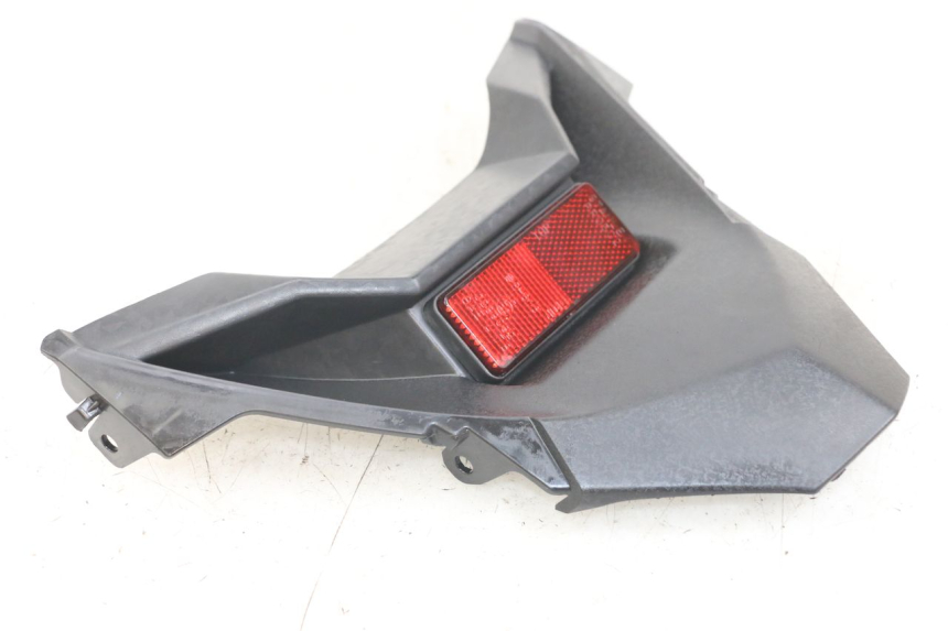 photo de JUNÇÃO DO CARENAGEM TRASEIRO INFERIOR YAMAHA XMAX X-MAX ABS 125 (2017 - 2020) - Ampliação técnica