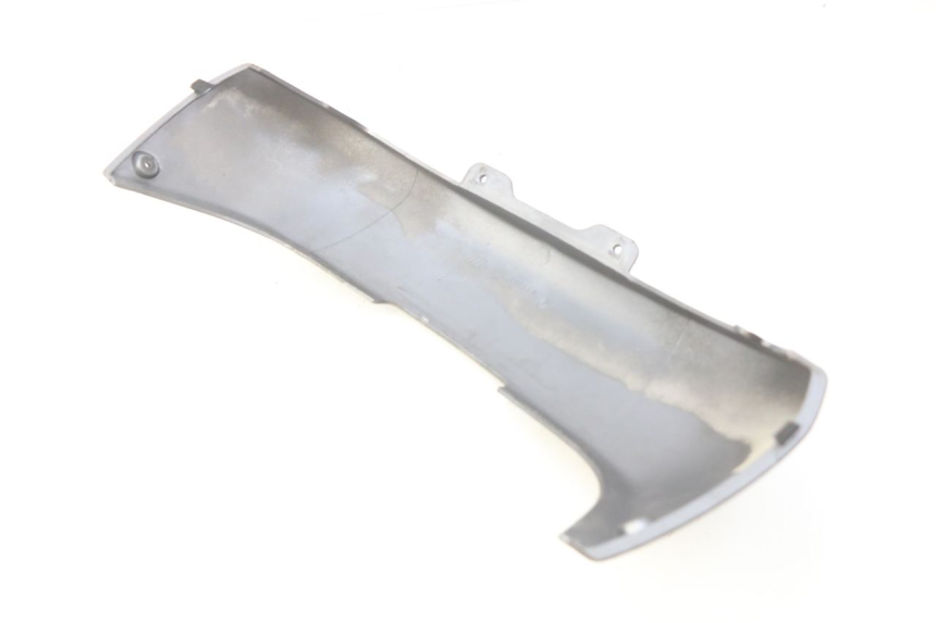 photo de JUNÇÃO DO CARENAGEM TRASEIRO INFERIOR PIAGGIO X9 EVOLUTION 500 (2003 - 2005) - Detalhe da peça