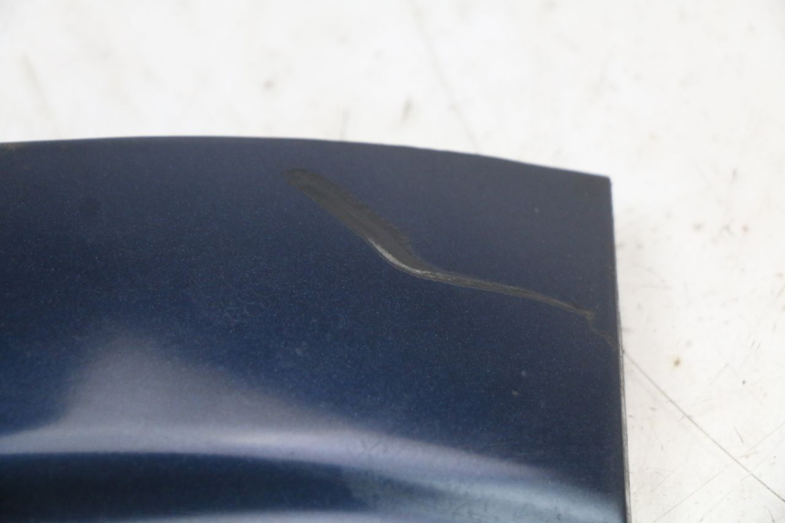 photo de JUNÇÃO DO CARENAGEM TRASEIRO INFERIOR PIAGGIO XEVO - X EVO 125 (2007 - 2017) - Outro ângulo de visão