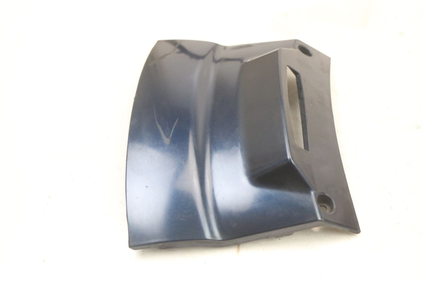 photo de JUNÇÃO DO CARENAGEM TRASEIRO INFERIOR PIAGGIO XEVO - X EVO 125 (2007 - 2017) - Ampliação técnica