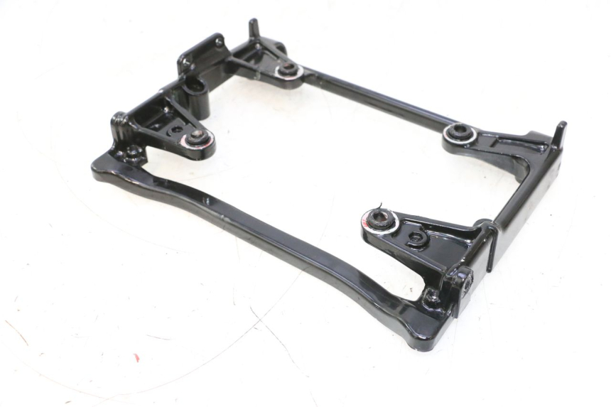 photo de JUNÇÃO INFERIOR DA CARENAGEM TRASEIRA HONDA XRV AFRICA TWIN 750 (1990 - 1992) - Ampliação técnica