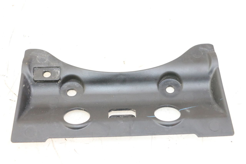 photo de JUNÇÃO DO CARENAGEM TRASEIRO INFERIOR YAMAHA TRACER 7 700 (2020 - 2024) - Vista principal
