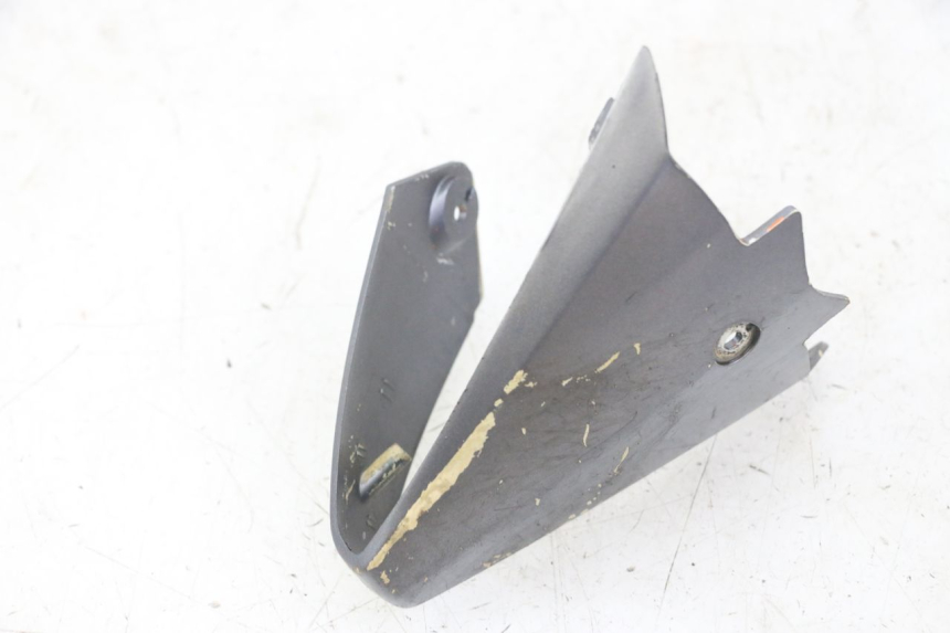 photo de JUNÇÃO DO CARENAGEM TRASEIRO PEUGEOT JET FORCE CARBU 50 (2003 - 2016) - Ampliação técnica