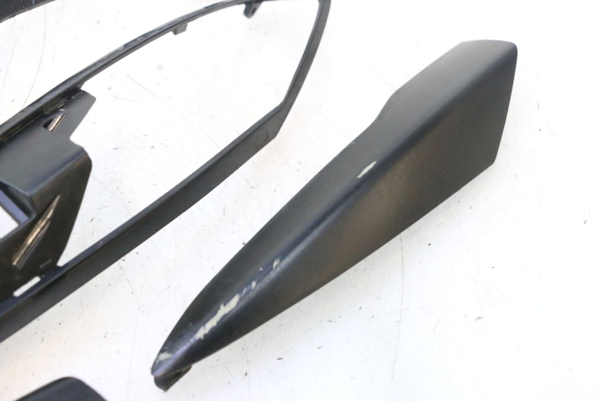 photo de JUNÇÃO DA CARROÇARIA TRASEIRA PIAGGIO LIBERTY IGET 4T 50 (2021 - 2025) - Zoom do estado de desgaste