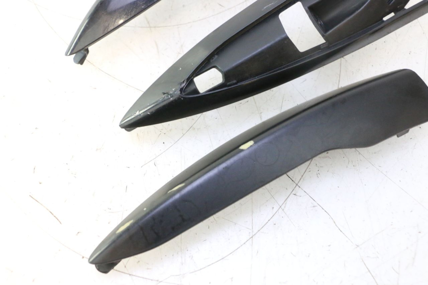 photo de JUNÇÃO DA CARROÇARIA TRASEIRA PIAGGIO LIBERTY IGET 4T 50 (2021 - 2025) - Outro ângulo de visão