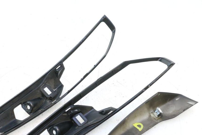 photo de JUNÇÃO DA CARROÇARIA TRASEIRA PIAGGIO LIBERTY IGET 4T 50 (2021 - 2025) - Marcações e referências