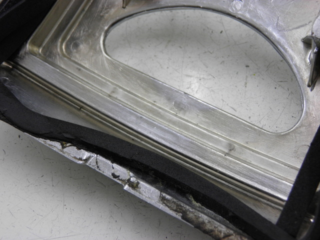 photo de JUNÇÃO DO CARENAGEM TRASEIRO LML DLX 2T 125 (2008) - Pontos de fixação