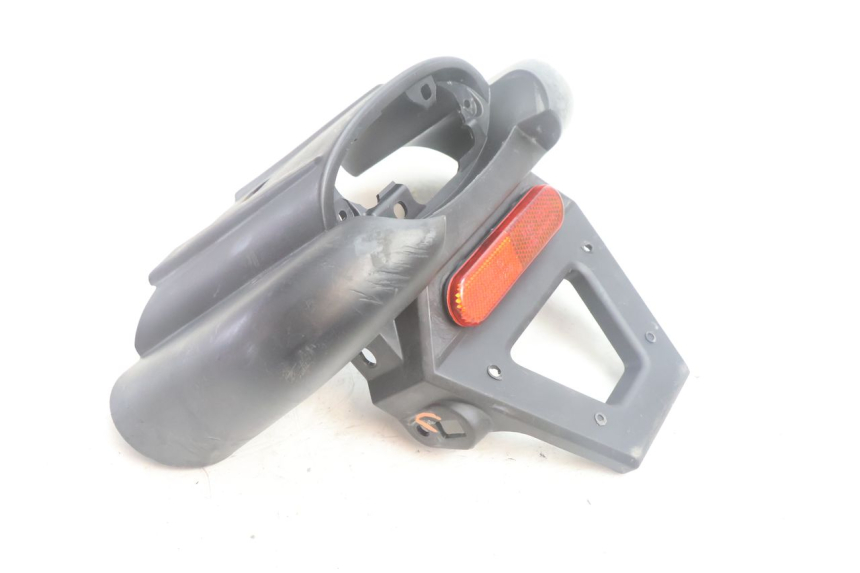 photo de JUNÇÃO DO CARENAGEM TRASEIRO PEUGEOT LUDIX BLASTER 50 (2006 - 2014) - Outro ângulo de visão