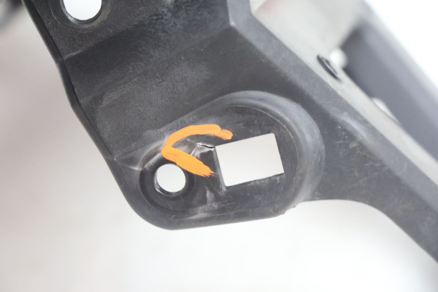 photo de JUNÇÃO DO CARENAGEM TRASEIRO PEUGEOT LUDIX BLASTER 50 (2006 - 2014) - Ampliação técnica