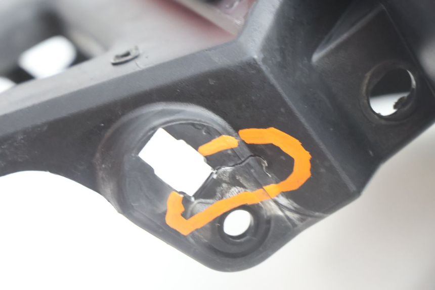 photo de JUNÇÃO DO CARENAGEM TRASEIRO PEUGEOT LUDIX BLASTER 50 (2006 - 2014) - Pontos de fixação