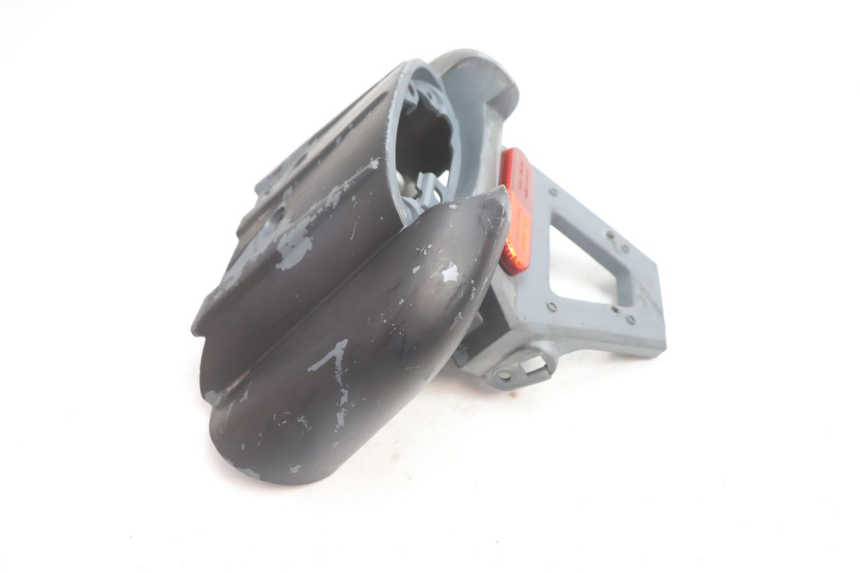 photo de JUNÇÃO DO CARENAGEM TRASEIRO PEUGEOT LUDIX ONE 50 (2004 - 2013) - Zoom do estado de desgaste