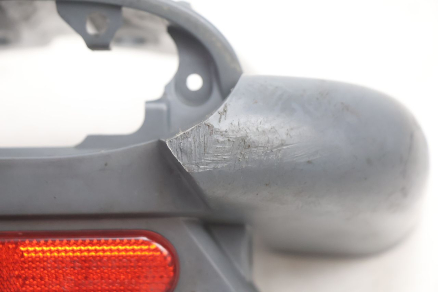photo de JUNÇÃO DA CARROÇARIA TRASEIRA PEUGEOT LUDIX ONE 50 (2004 - 2006) - Zoom do estado de desgaste