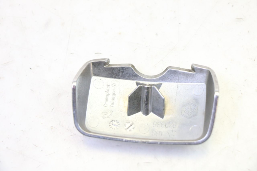 photo de JUNÇÃO DO CARENAGEM TRASEIRO PIAGGIO LXV 4T 50 (2009 - 2013) - Zoom do estado de desgaste