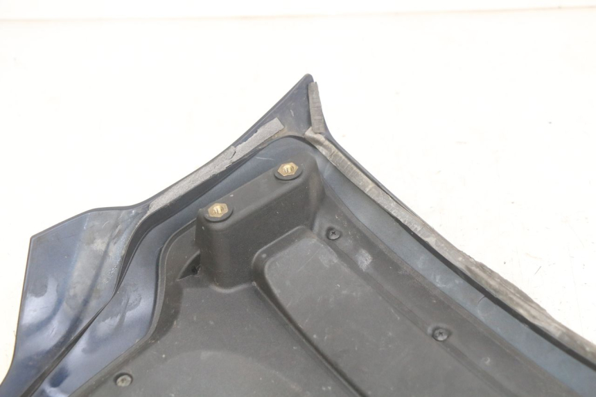 photo de JUNÇÃO DO CARENAGEM TRASEIRO PIAGGIO MP3 LT 400 (2007 - 2012) - Detalhe da peça