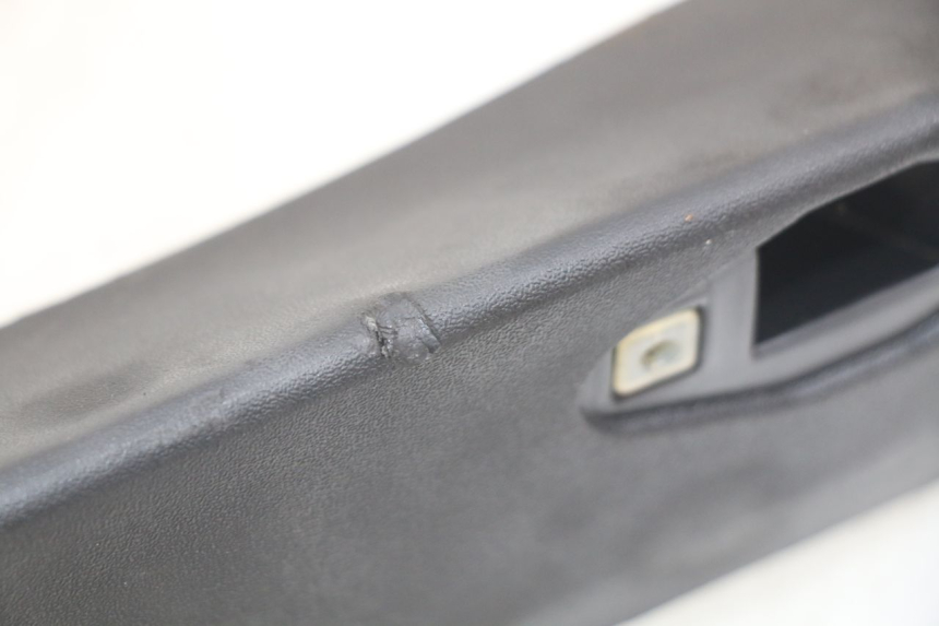 photo de JUNÇÃO DO CARENAGEM TRASEIRO PIAGGIO MP3 LT 400 (2007 - 2012) - Detalhe da peça