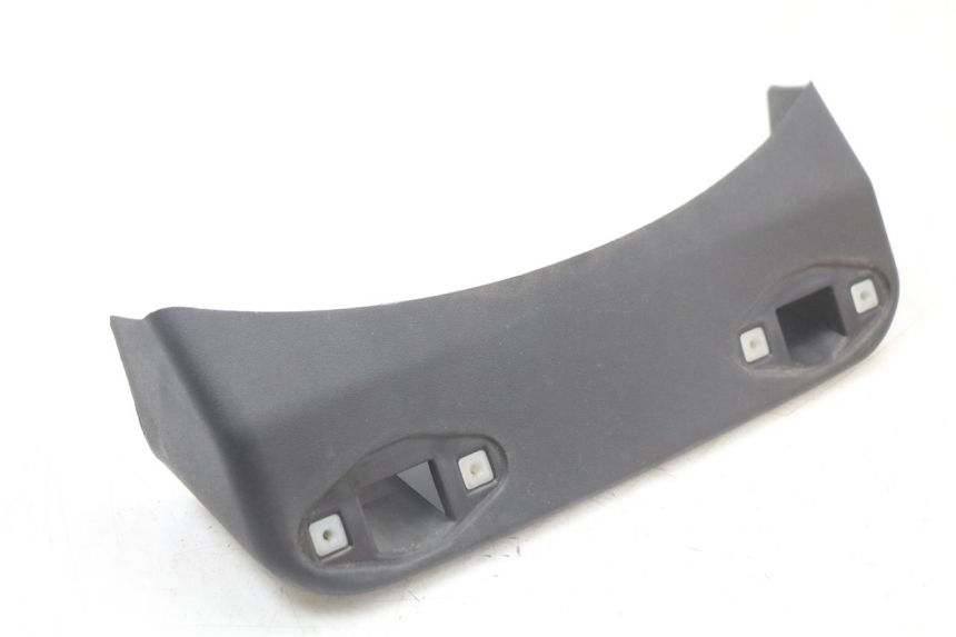 photo de JUNÇÃO DO CARENAGEM TRASEIRO PIAGGIO MP3 LT 400 (2007 - 2012) - Detalhe da peça