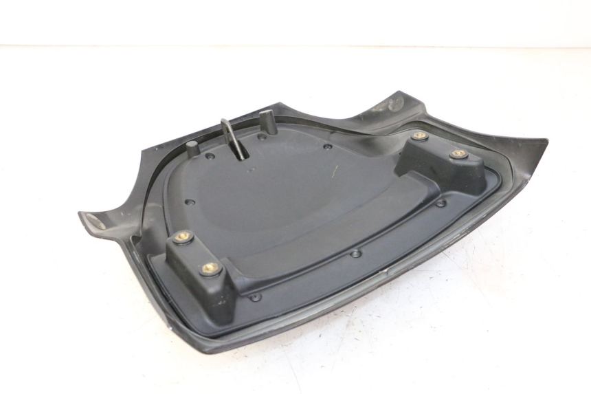 photo de JUNÇÃO DO CARENAGEM TRASEIRO PIAGGIO MP3 LT 300 (2010 - 2016) - Zoom do estado de desgaste
