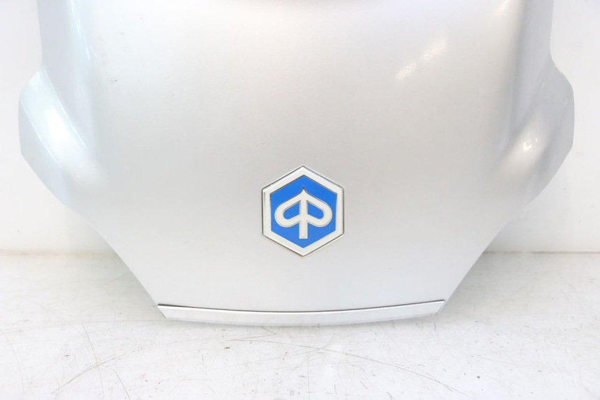 photo de JUNÇÃO DO CARENAGEM TRASEIRO PIAGGIO MP3 LT 300 (2010 - 2016) - Detalhes característicos