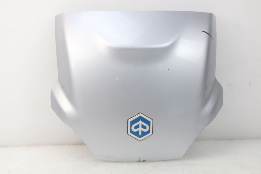 photo de JUNÇÃO DO CARENAGEM TRASEIRO PIAGGIO MP3 125 (2006 - 2014) - Detalhe da peça