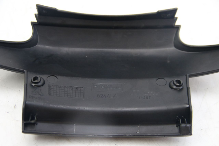 photo de JUNÇÃO DO CARENAGEM TRASEIRO PIAGGIO MP3 125 (2006 - 2014) - Pontos de fixação
