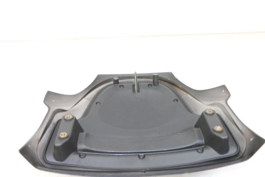photo de JUNÇÃO DO CARENAGEM TRASEIRO PIAGGIO MP3 500 (2011 - 2015) - Detalhe da peça