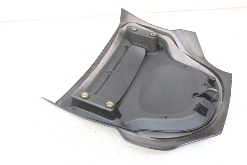 photo de JUNÇÃO DO CARENAGEM TRASEIRO PIAGGIO MP3 500 (2011 - 2015) - Zoom do estado de desgaste