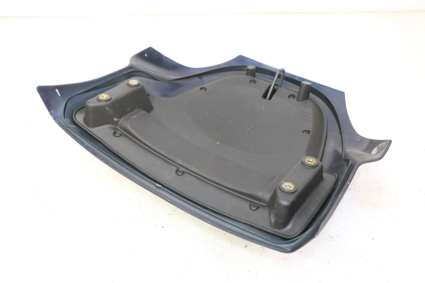 photo de JUNÇÃO DO CARENAGEM TRASEIRO PIAGGIO MP3 RL 250 (2006 - 2010) - Detalhe da peça