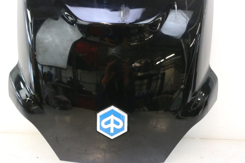 photo de JUNÇÃO DO CARENAGEM TRASEIRO PIAGGIO MP3 125 (2006 - 2014) - Detalhes característicos