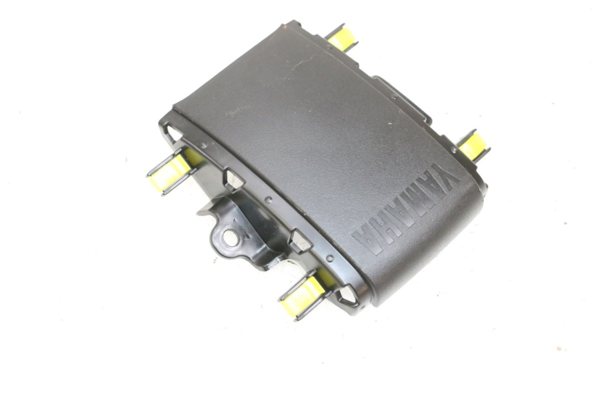 photo de JUNÇÃO DO CARENAGEM TRASEIRO YAMAHA NEO'S CORE 1 (2022 - 2026) - Outro ângulo de visão