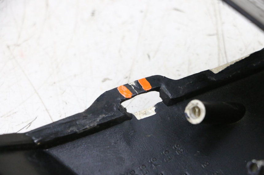 photo de JUNÇÃO DO CARENAGEM TRASEIRO HONDA NSR R 125 (1994 - 2003) - Pontos de fixação