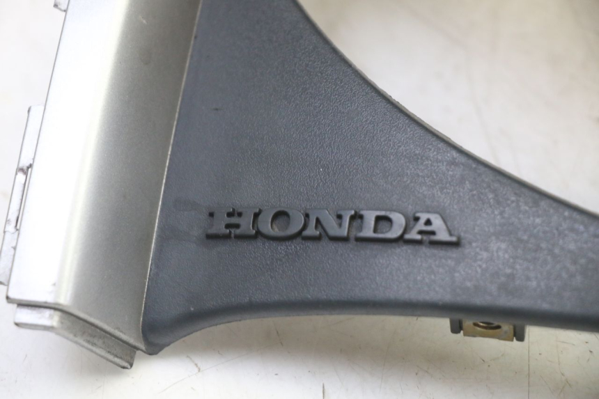 photo de JUNÇÃO DO CARENAGEM TRASEIRO HONDA NTV DEAUVILLE 650 (2001 - 2006) - Zoom do estado de desgaste