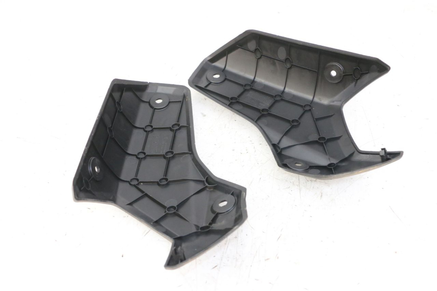 photo de JUNÇÃO DO CARENAGEM TRASEIRO PEUGEOT KISBEE 4T 50 (2018 - 2022) - Pontos de fixação