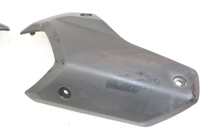 photo de JUNÇÃO DO CARENAGEM TRASEIRO PEUGEOT STREETZONE 4T 50 (2018 - 2023) - Pontos de fixação