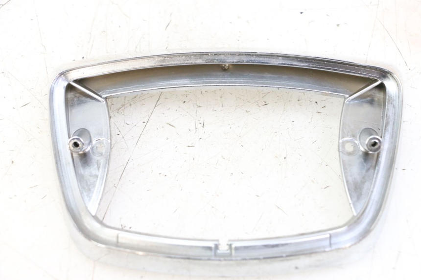 photo de JUNÇÃO DO CARENAGEM TRASEIRO PIAGGIO VESPA LX IE 125 (2010 - 2012) - Detalhe da peça