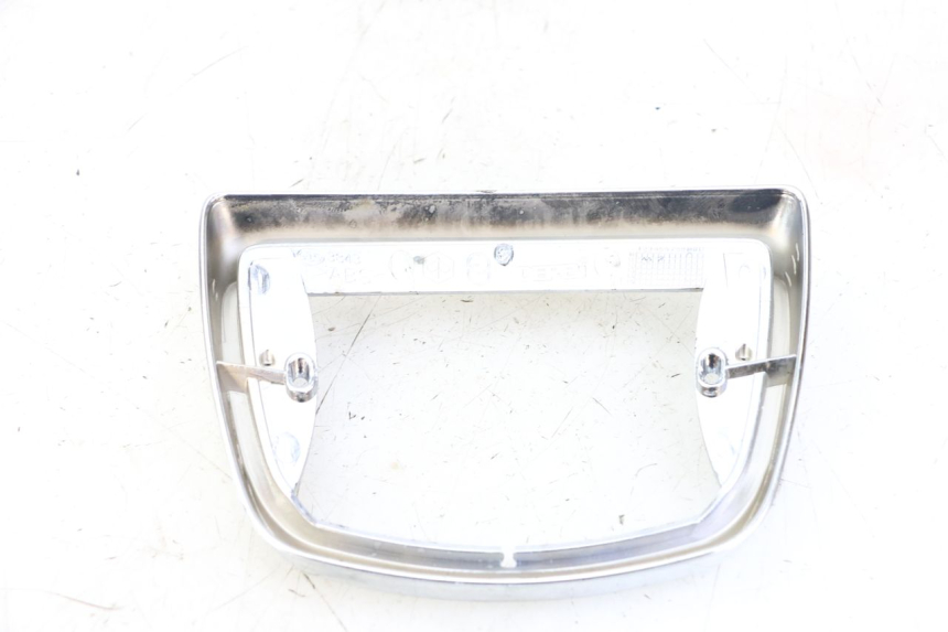 photo de JUNÇÃO DO CARENAGEM TRASEIRO PIAGGIO VESPA LX IE 125 (2010 - 2012) - Ampliação técnica