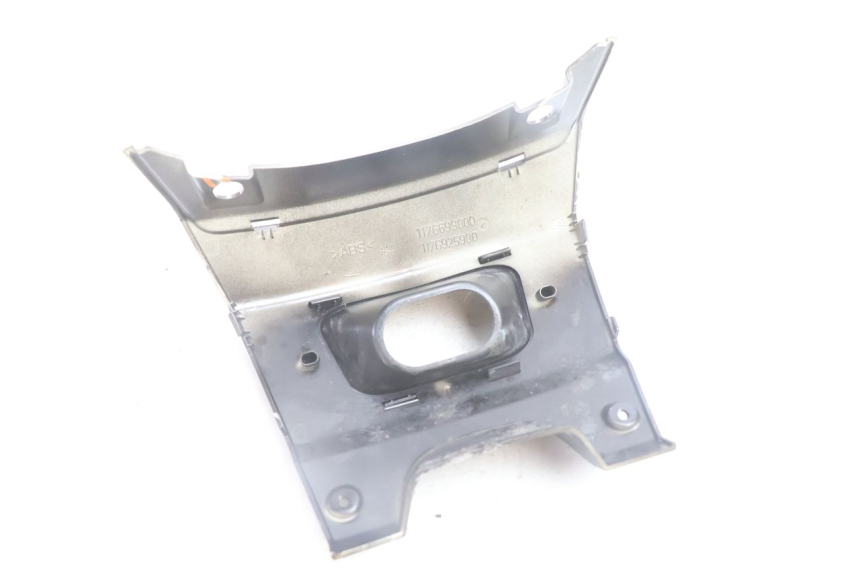photo de JUNÇÃO DO CARENAGEM TRASEIRO PEUGEOT SATELIS 125 (2006 - 2009) - Pontos de fixação
