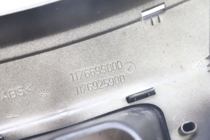 photo de JUNÇÃO DO CARENAGEM TRASEIRO PEUGEOT SATELIS 125 (2006 - 2009) - Estado da superfície
