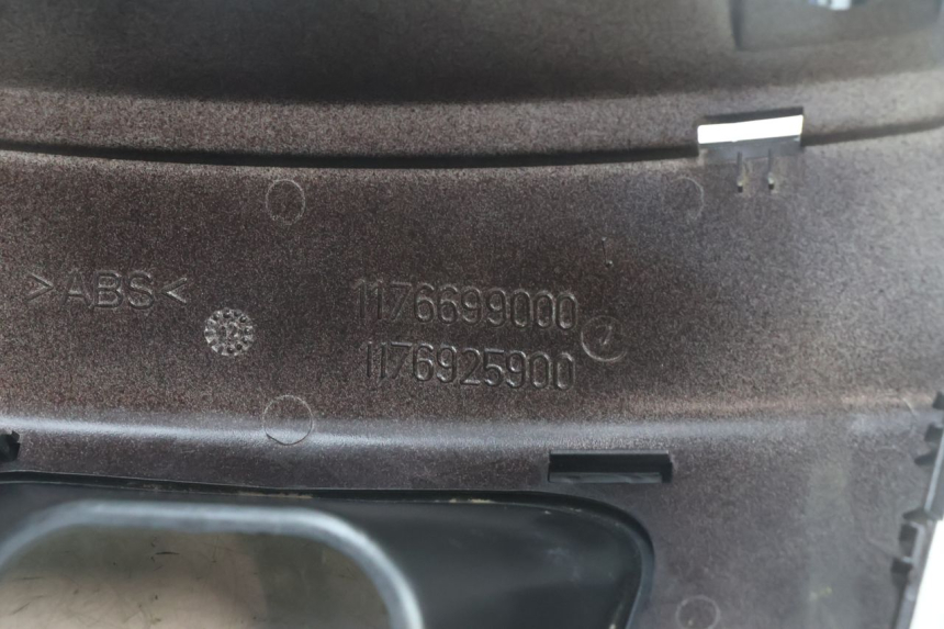 photo de JUNÇÃO DO CARENAGEM TRASEIRO PEUGEOT SATELIS 125 (2006 - 2009) - Pontos de fixação