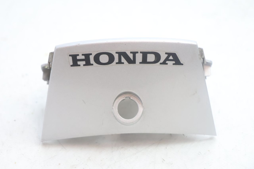 photo de JUNÇÃO DO CARENAGEM TRASEIRO HONDA SCV LEAD 100 (2003 - 2007) - Detalhe da peça