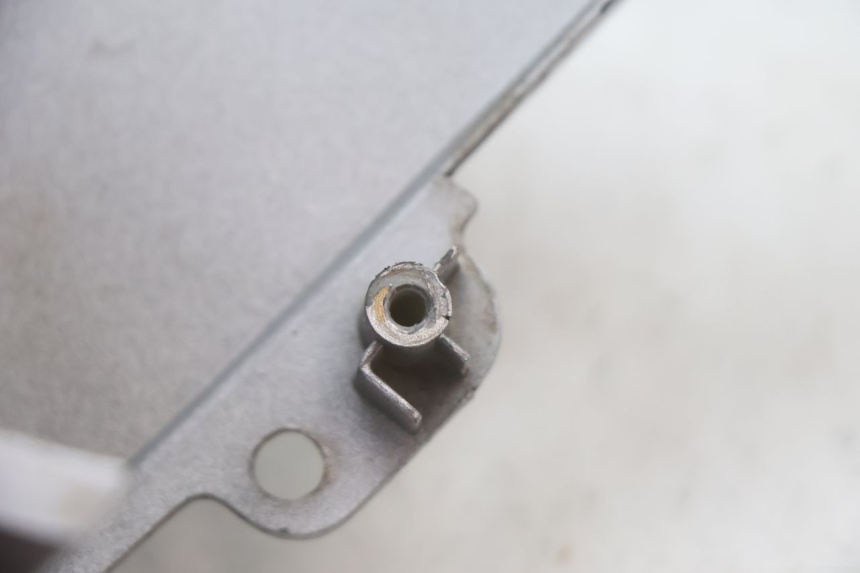photo de JUNÇÃO DO CARENAGEM TRASEIRO HONDA SCV LEAD 100 (2003 - 2007) - Estado da superfície