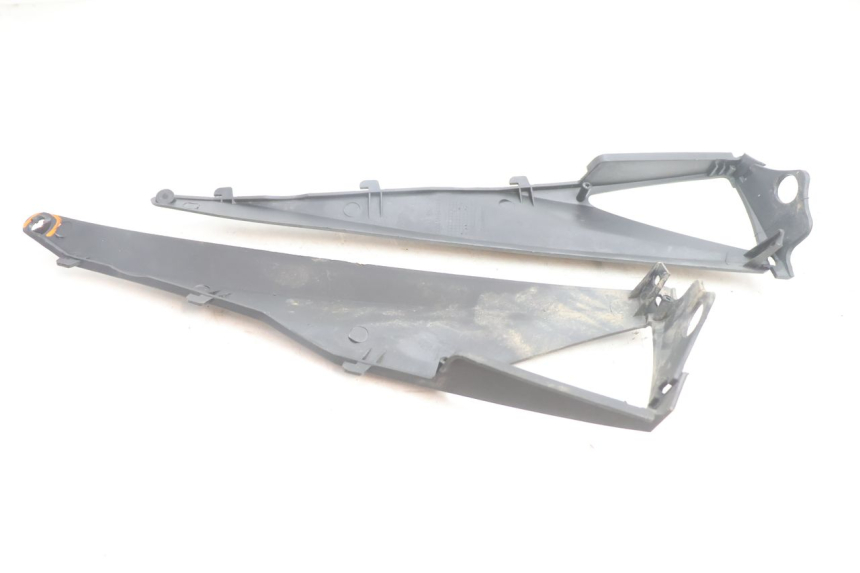 photo de JUNÇÃO DA CARENAGEM TRASEIRA RIDE SLASH 2T 50 (2012 - 2014) - Pontos de fixação