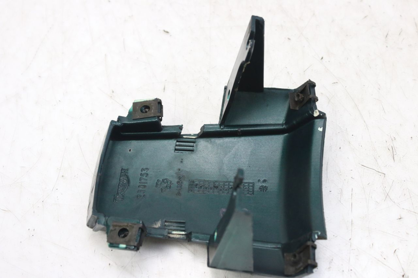 photo de JUNÇÃO DO CARENAGEM TRASEIRO TRIUMPH SPRINT ST 955 (1999 - 2001) - Zoom do estado de desgaste