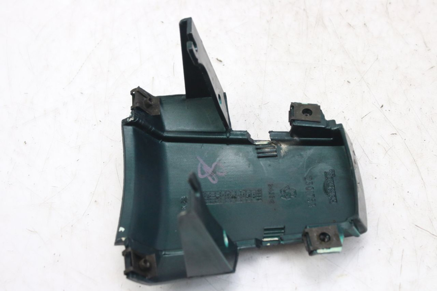 photo de JUNÇÃO DO CARENAGEM TRASEIRO TRIUMPH SPRINT ST 955 (1999 - 2001) - Ampliação técnica