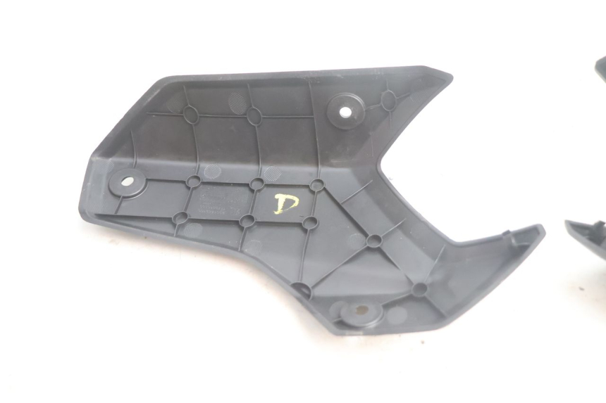 photo de JUNÇÃO DA CARROÇARIA TRASEIRA PEUGEOT STREETZONE NAKED 2T 50 (2014 - 2018) - Detalhes característicos