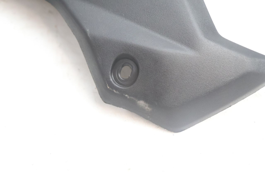 photo de JUNÇÃO DA CARROÇARIA TRASEIRA PEUGEOT STREETZONE NAKED 2T 50 (2014 - 2018) - Outro ângulo de visão