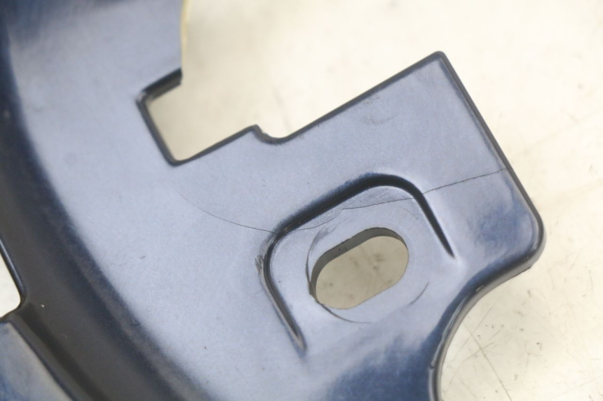 photo de JUNÇÃO DO CARENAGEM TRASEIRO SUPERIOR QUADRO 3D S 350 (2013 - 2018) - Pontos de fixação