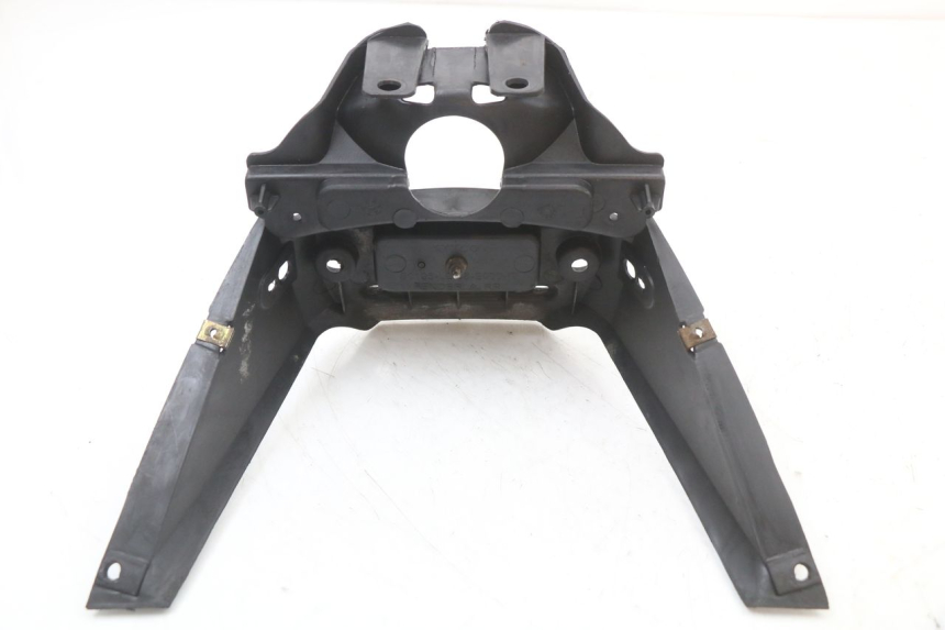 photo de JUNÇÃO DO CARENAGEM TRASEIRO SUPERIOR KYMCO AGILITY CARRY 50 (2011 - 2020) - Ampliação técnica