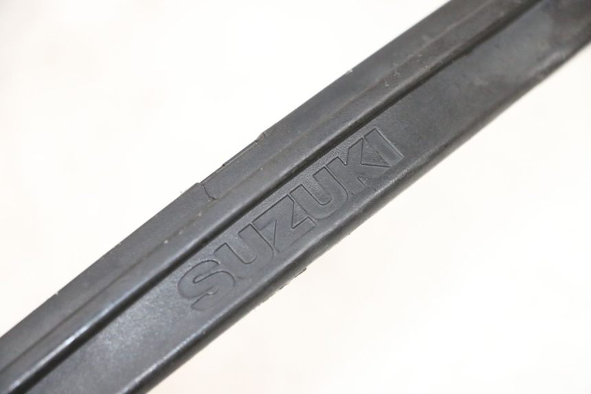 photo de JUNÇÃO DO CARENAGEM TRASEIRO SUPERIOR SUZUKI BURGMAN 650 (2013 - 2020) - Outro ângulo de visão